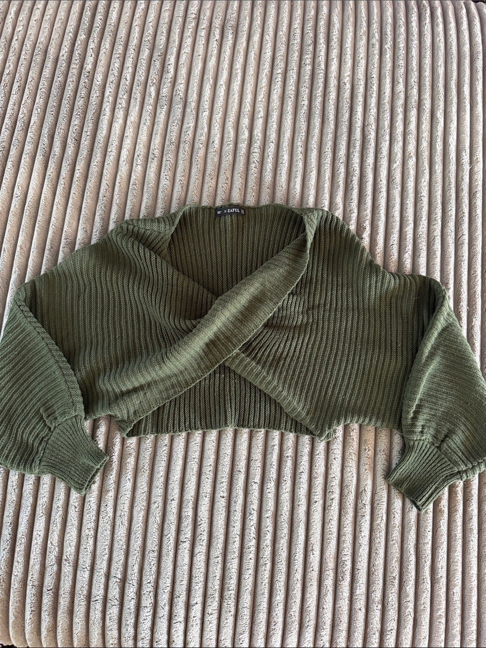 Zaful Olive Green Cropped V-Neck Knit Sweater